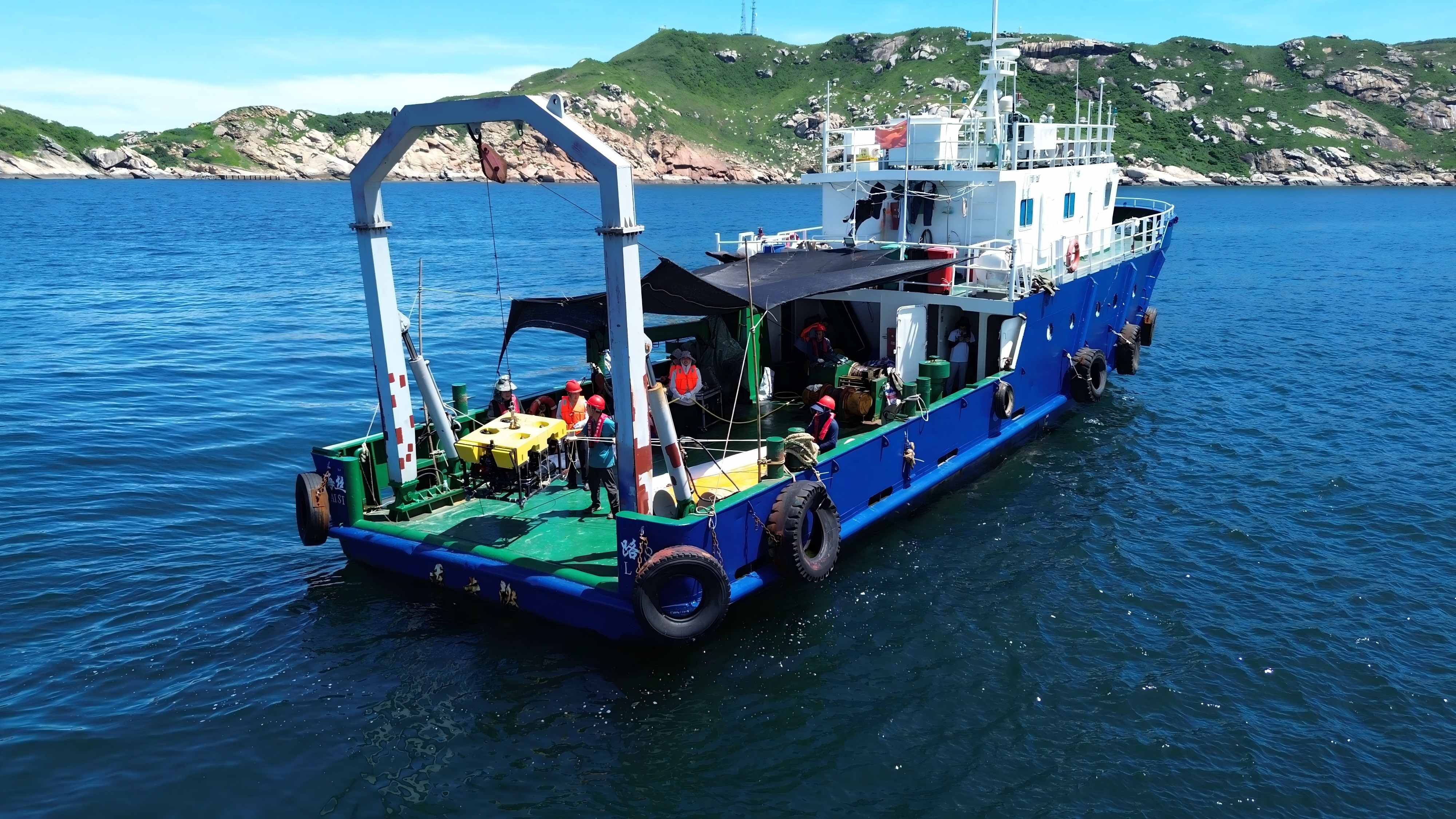 驭海破浪！“海翼”机器人潜入复杂海域，斩获高精度海底数据
